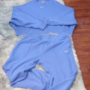 Nike Woman's Light Blue Jogger Sweatpants & Crewneck Set